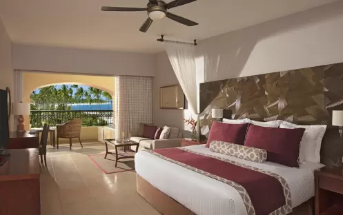 Secrets Royal Beach-Preferred-Club-Junior-Suite-Partial-Ocean-View-King_8003